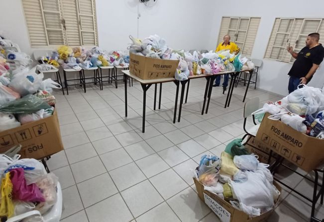 MAIS DE 800KG DE ALIMENTOS FORAM ARRECADADOS NO EVENTO PROMOVIDO PELA PREFEITURA DE MONTE SIÃO, EM COMEMORAÇÃO AO ANIVERSÁRIO DE MONTE SIÃO E TEVE O SHOW DA DUPLA MATOGROSSO E MATHIAS.