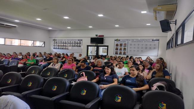 TREINAMENTO COM MONITORAS DE CRECHE E AUXILIAR INFANTIL ACONTECEU EM MONTE SIÃO
