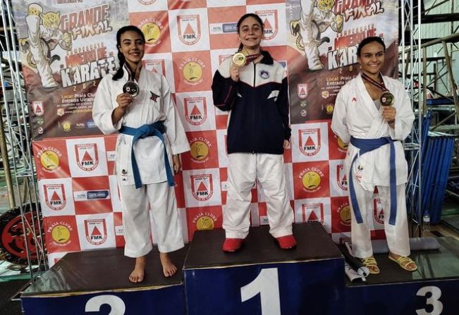 MARIA CLARA É PENTACAMPEÃ MINEIRA DE KARATE