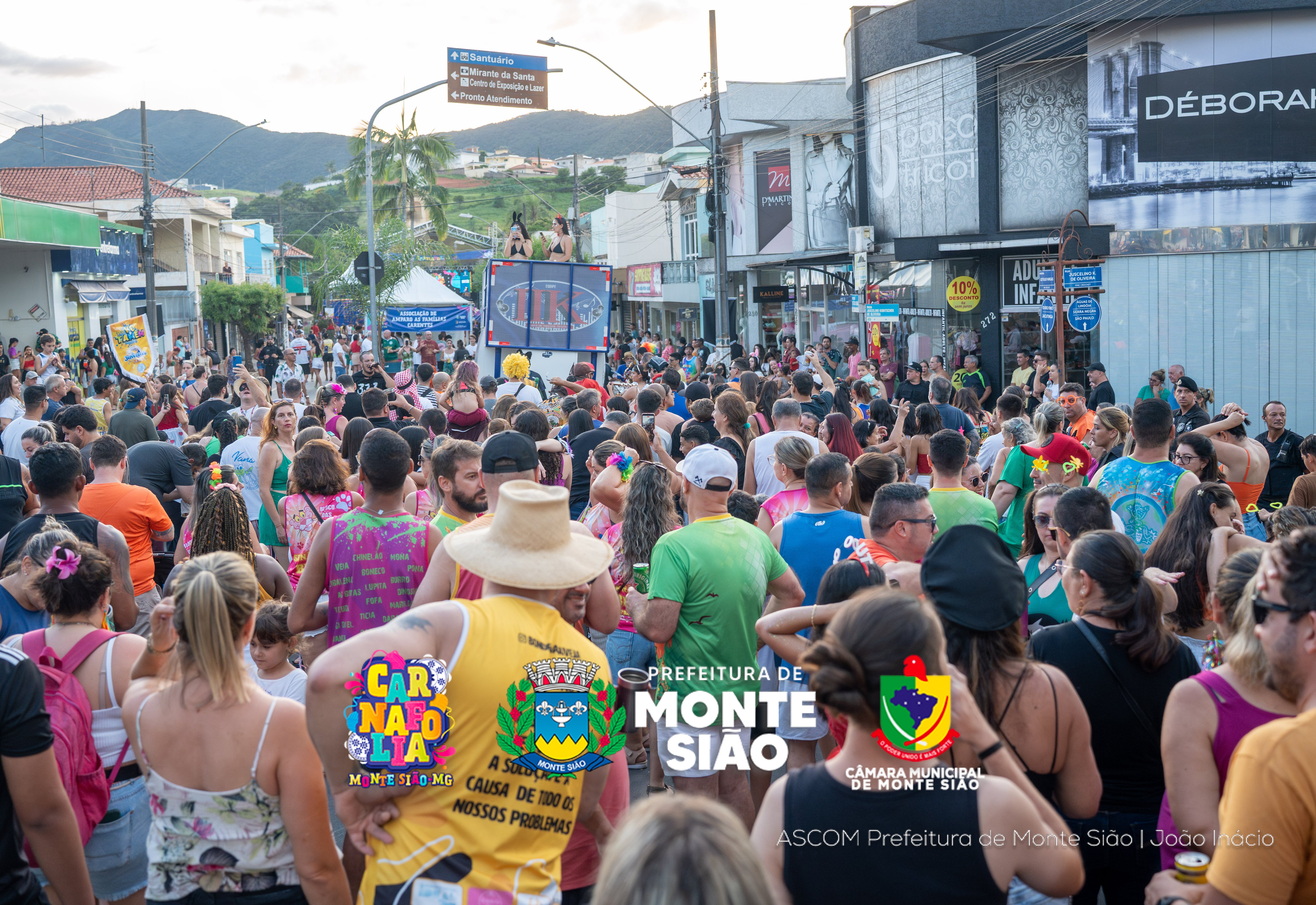 Folia em Alta no Segundo Dia do Carnafolia 2025 em Monte Sião