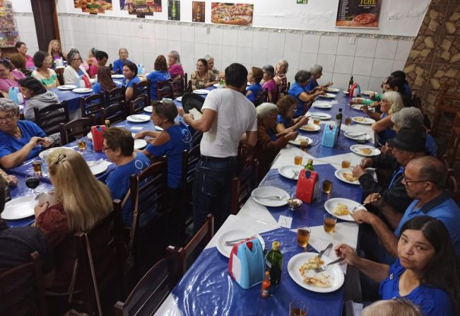 GRUPOS DE IDOSOS DO MUNICÍPIO DE MONTE SIÃO VISITAM NATAL DE LUZ DE SOCORRO