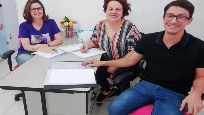 VOCÊ SABIA QUE MONTE SIÃO TEM UMA EQUIPE MULTIDISCIPLINAR DA EDUCAÇÃO?