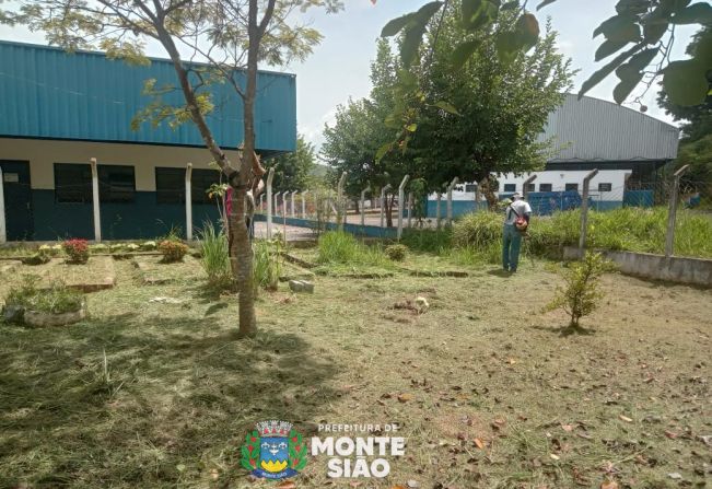 Diretoria de Educação de Monte Sião prepara escolas para o retorno às aulas
