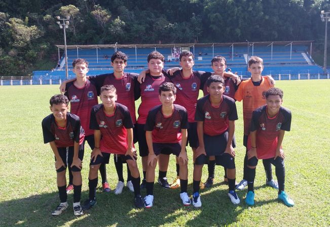 ESCOLINHA DEFUTEBOL DE BASE DA PREFEITURA DE MONTE SIÃO, PARTICIPA DA COPA OURO FINO 
