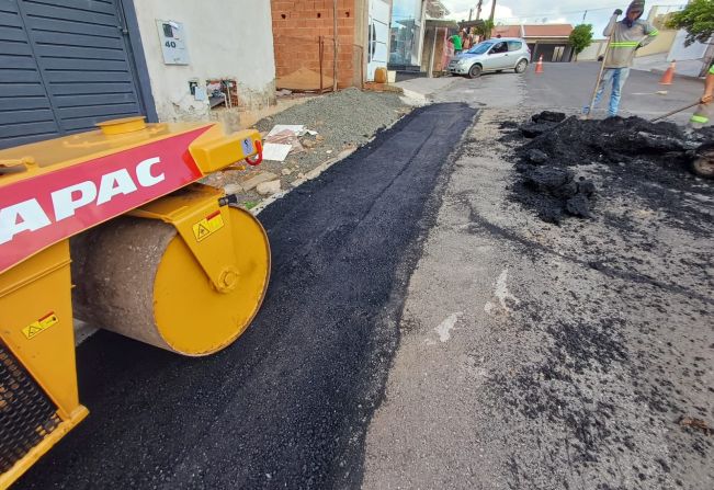 OPERAÇÃO TAPA BURACO É REALIZADA EM MONTE SIÃO