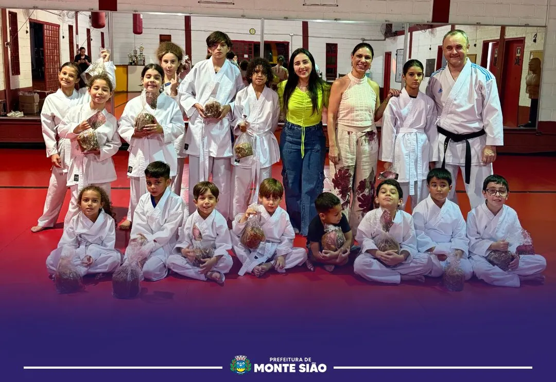 Assistência Social Leva Chocotones a Alunos do Projeto Karatê