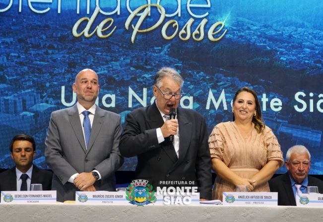 Juninho Zucato e Angélica Artuso foram empossados para o Executivo em solenidade na Praça Prefeito Mário Zucato